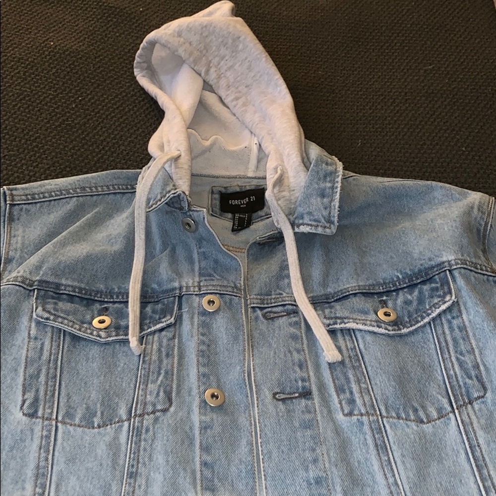 Men’s Forever 21 denim jacket (worn once/like new)